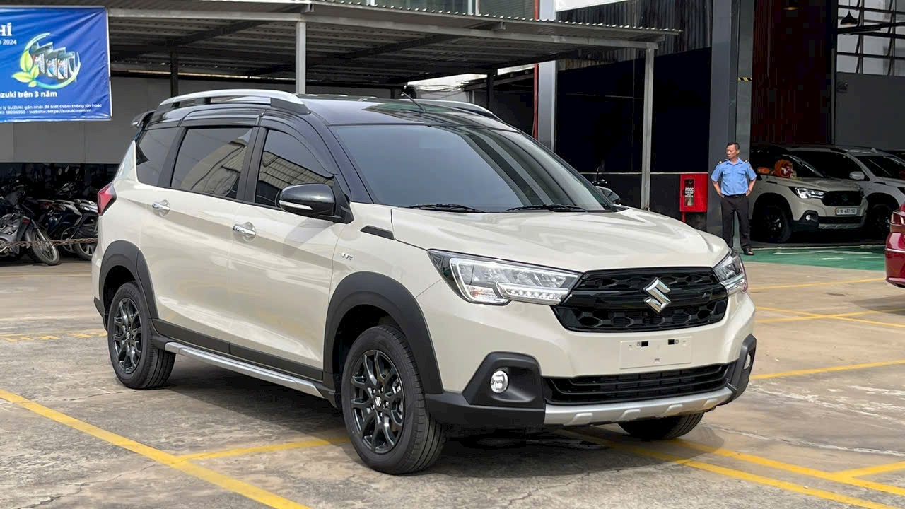 Suzuki XL7 Hybrid 2025